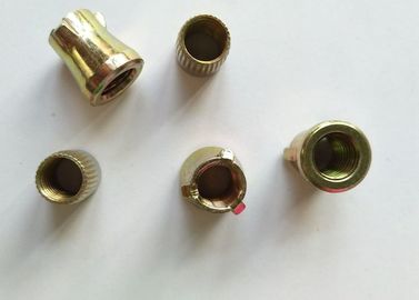 Sarı Çinko Kaplama Renkli Karbon Çelik Tespit Somunu 3PCS / 4PCS Üzerinde Tespit Cıvataları Tespiti