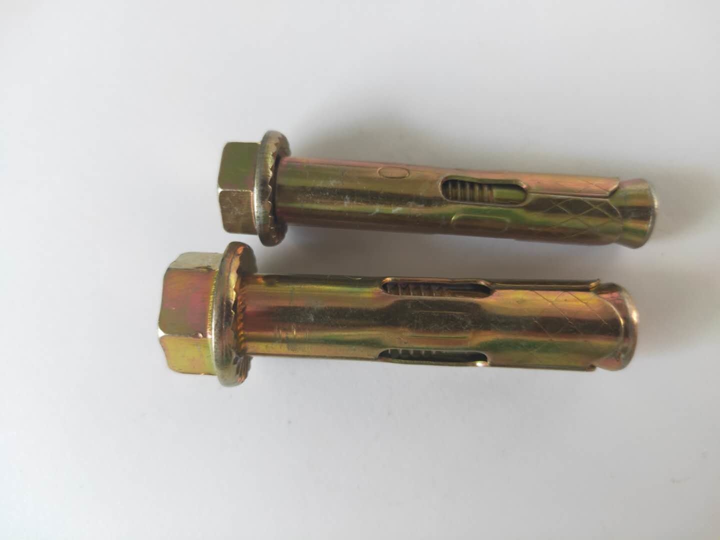 Bağlayıcılar Karbon Çelik Sarı Çinko Kaplama M6 Hex flange fındığı tipi Koltuk Çapa Sınıf 4.8